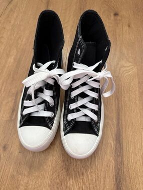 Women's High-Top Canvas Sneakers - Black/White